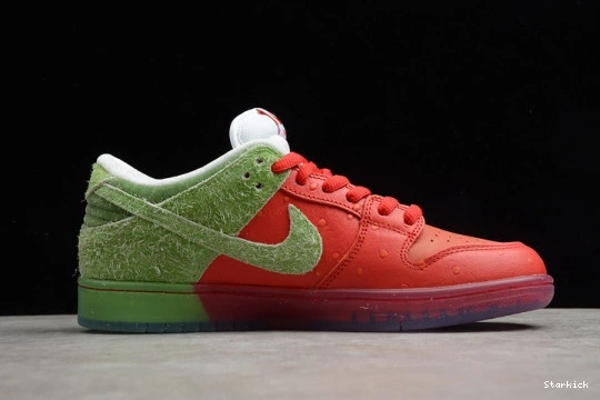 low"strawberry SB Nike Dunk cough" CW7093-601 0730